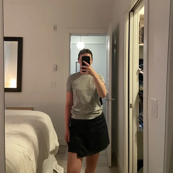 Everlane Basic Tee - Picture 1 of 3